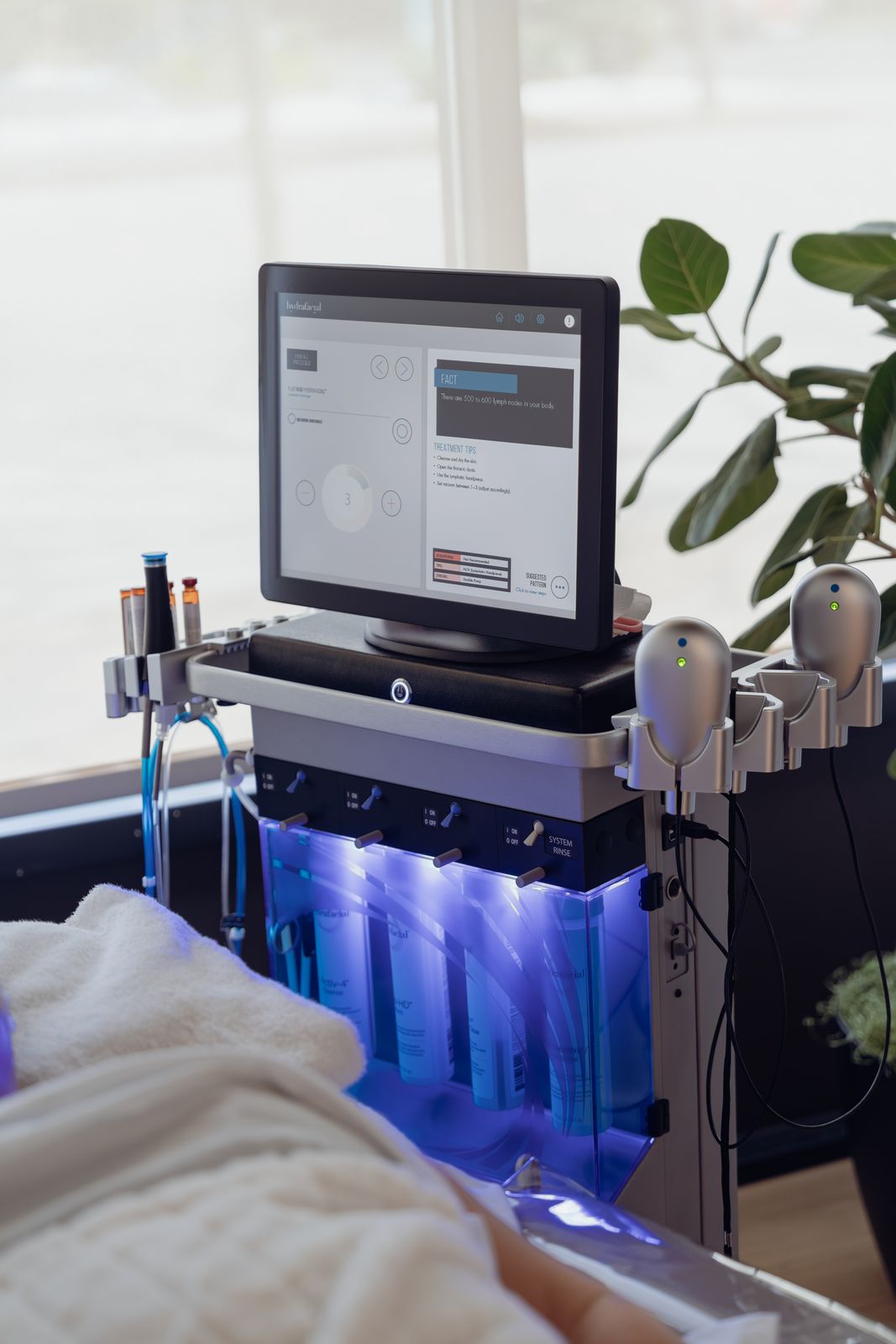 HYDRAFACIAL DEVICE